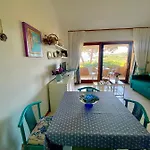 Porto Coda Cavallo 公寓式酒店