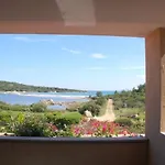 Porto Coda Cavallo 圣特奥多罗